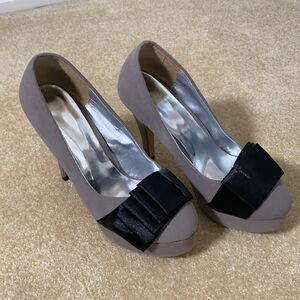 Women’s Gray Suede Shoes with Black Fabric Design on Front Size EU 37